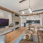 Luxusni * جانسك لازني